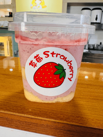Boîte de mousse à la fraise
